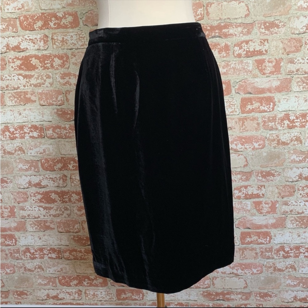 LANDS END Black Velvet Skirt Size 14 Knee Length - Picture 2 of 8